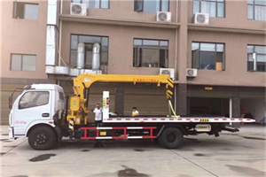 井陉矿附近汽车轮胎更换